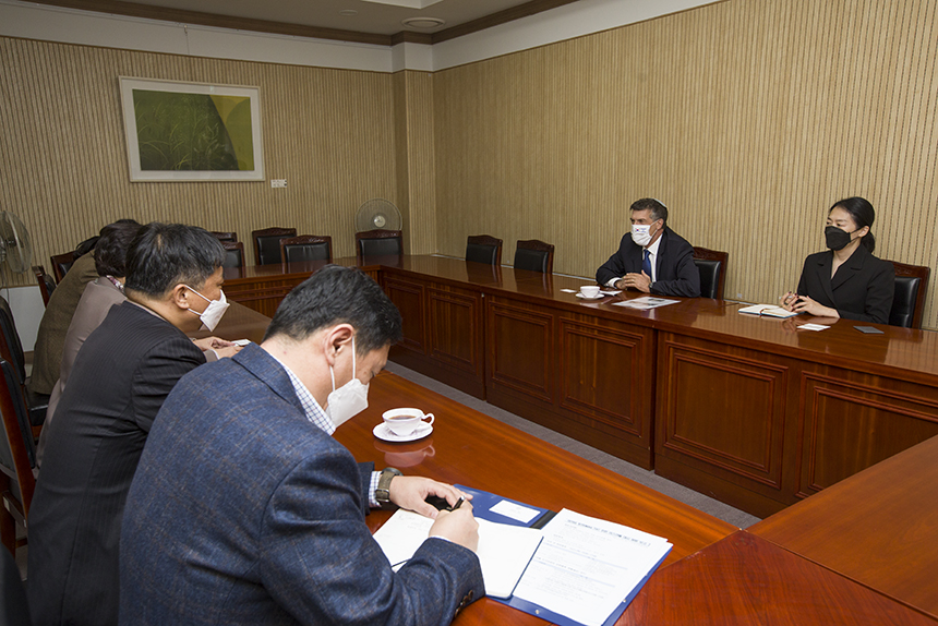 아키바 토르 주한 이스라엘 대사가 21일(목) 오후 4시 국립중앙도서관을 방문해 서혜란 관장을 예방하였다.