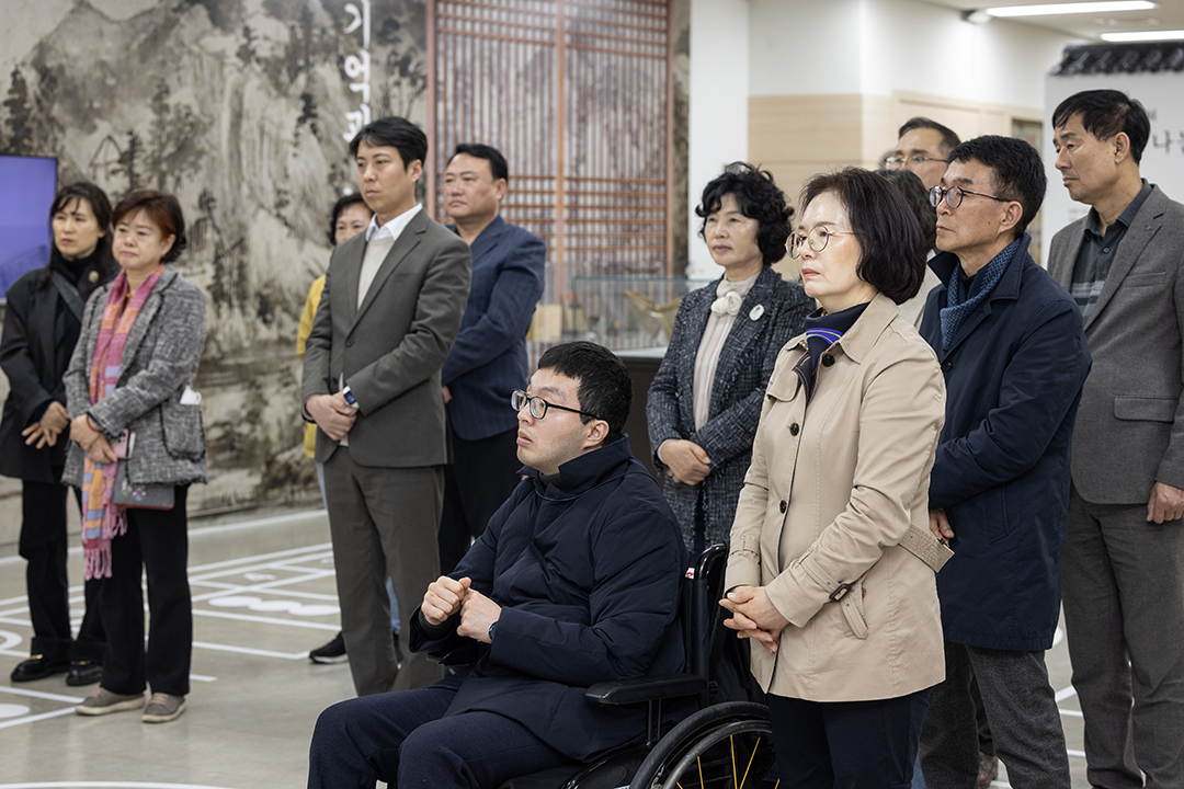 참석자들이 부남철 영산대학교 명예교수의 소감을 경청하고 있다.