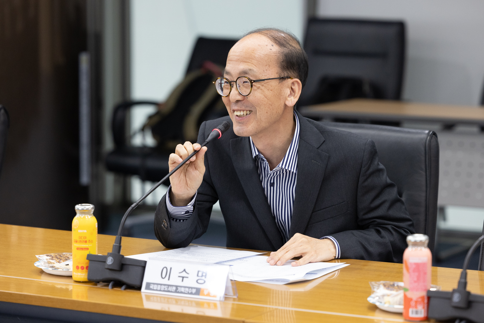 이수명 국립중앙도서관 기획연수부장이 인사말씀을 하고 있다.