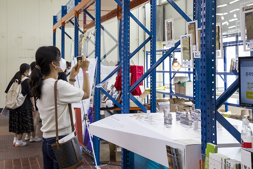 많은 분들이 부스를 찾아주시네요 ^^