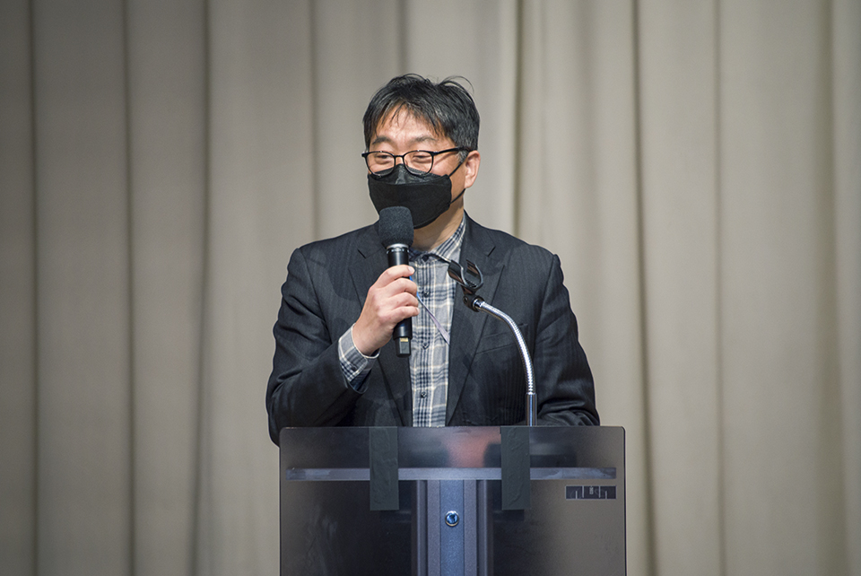 김일환 국립중앙도서관장 직무대리가 2022년 국립중앙도서관 협력 유공 시상식에서 축사를 하고 있다.