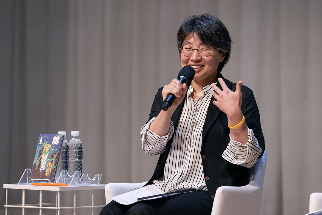 김보영 작가는 <종의 기원담>의 저자로 한국 장르 소설 최초 전미도서상 후보에 오른 SF 소설가이다.