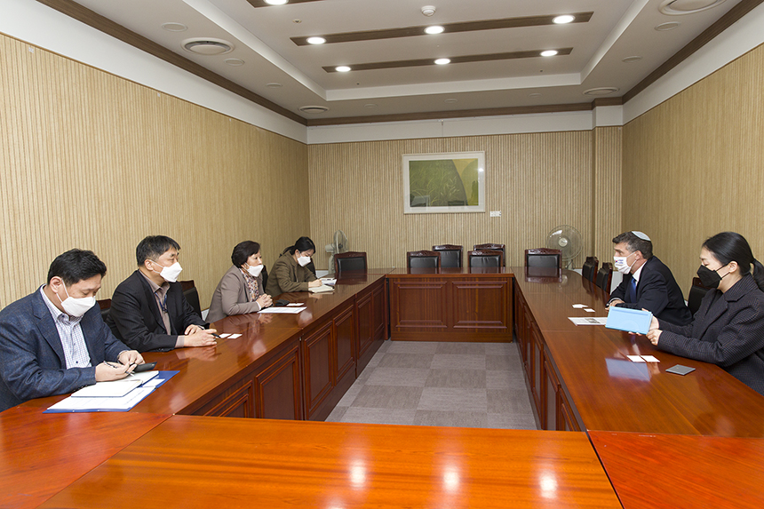 아키바 토르(Akiva Tor) 주한 이스라엘 대사가 21일(목) 오후 4시 국립중앙도서관을 방문해 서혜란 관장을 예방하였다.