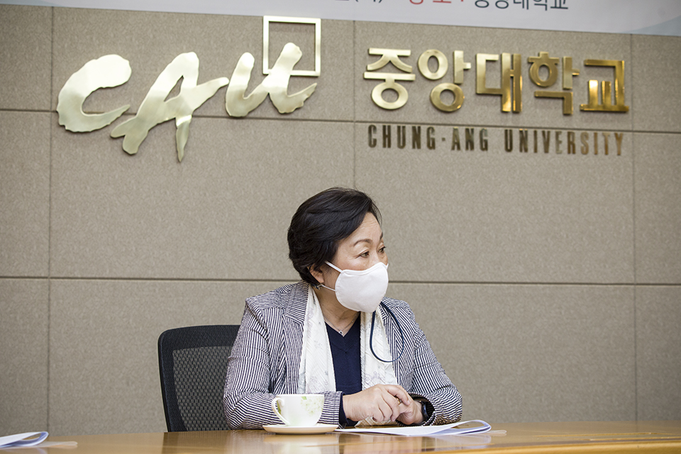 국립중앙도서관 서혜란 관장이 업무협약에 대해 소감을 밝히고 있다.