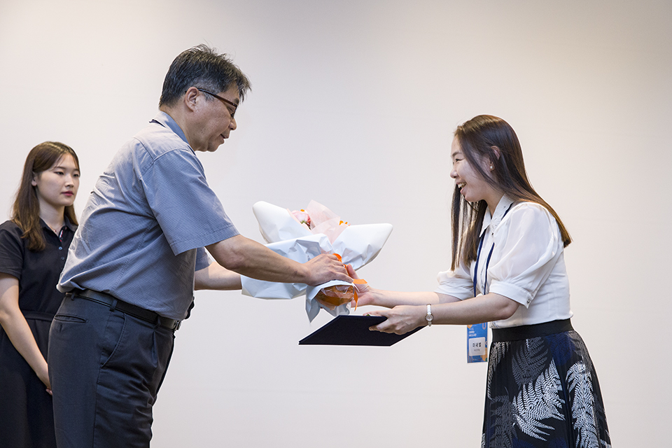 올 한해 정책정보자원의 공유와 정책정보서비스 활성화에 크게 기여한 협력 유공자 시상식이 열렸다. 국토연구원.