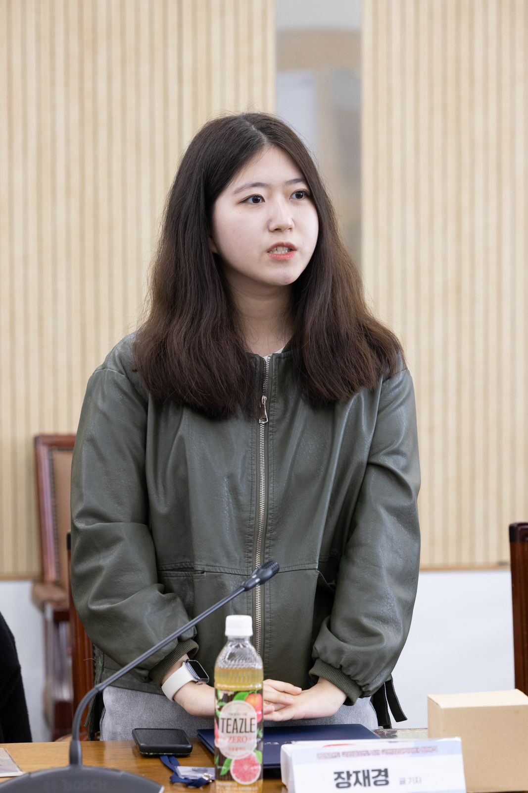 국립중앙도서관 도토리 7기 기자단이 인사말을 하는 모습 