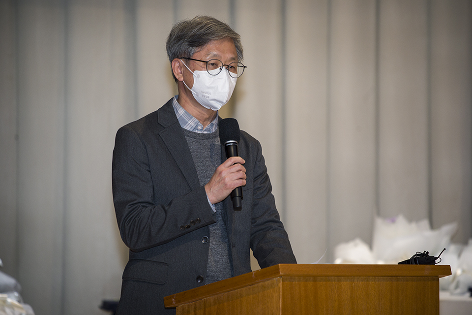 국립중앙도서관 기획총괄과장이 '국립중앙도서관 협력 사업 현황 및 주요 성과'를 발표하고 있다.