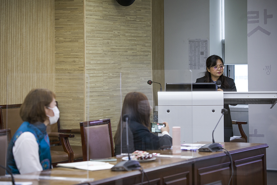 제시 로즈 M. 바구누(필리핀 대학도서관)사서가 <무엇이 가장 중요한가? -한국과 필리핀 사서의 업무 가치>를 주제로 발표하였다