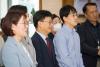 정재화 기증자의 소감을 경청하고 있는 참석자들.