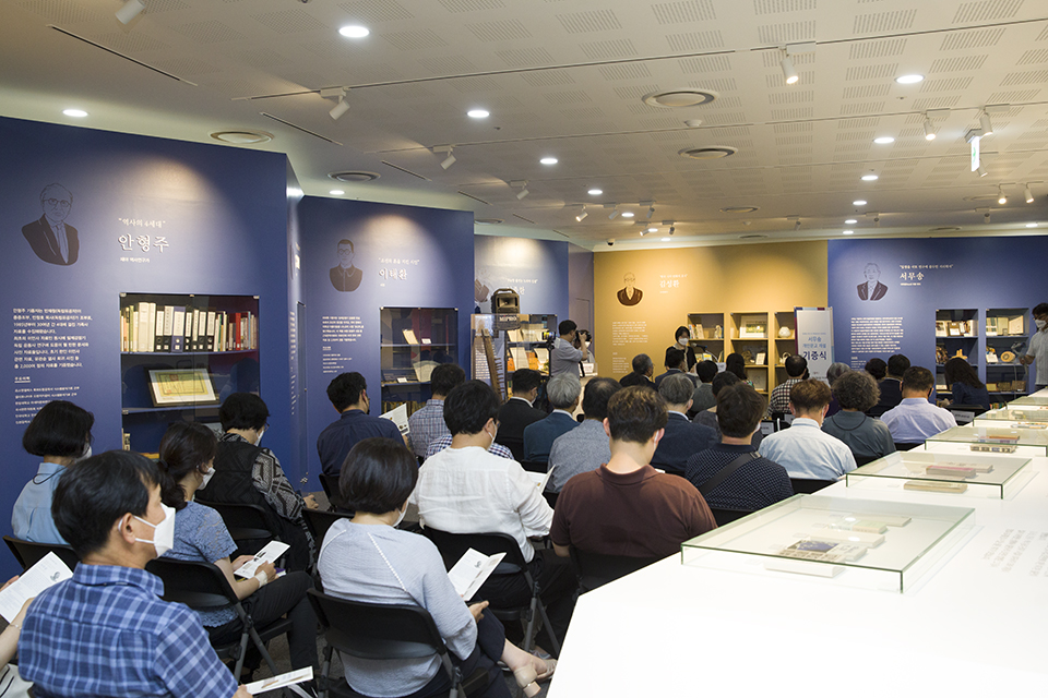 국립중앙도서관은 7월 1일(금) 오후 3시 30분, 지리학자 1세대인 故서무송 교수의 개인문고 기증식을 개최하였다.