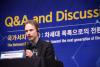 니클라스 린드스트룀 스웨덴국립도서관 기술 전문가가 질문에 답하고 있다.
