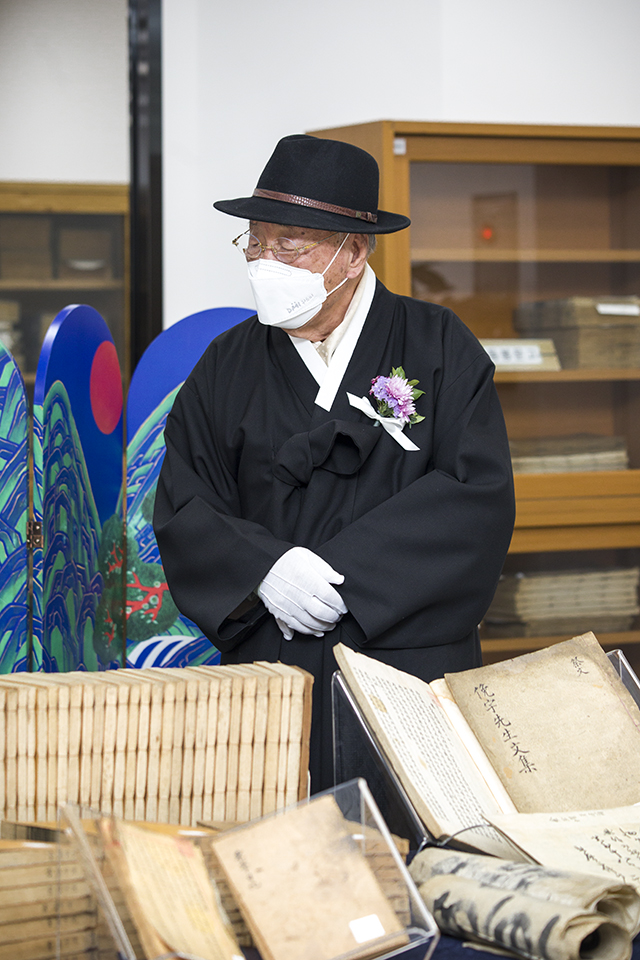 김영대 기증자가 기증소감을 밝히고 있다.