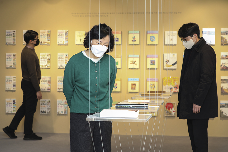 故이어령 1주기 추모 특별전시 「이어령의 서(序)」 를 2월 25일(토)부터 4월 23일(일)까지 본관 1층 전시실에서 개최한다.